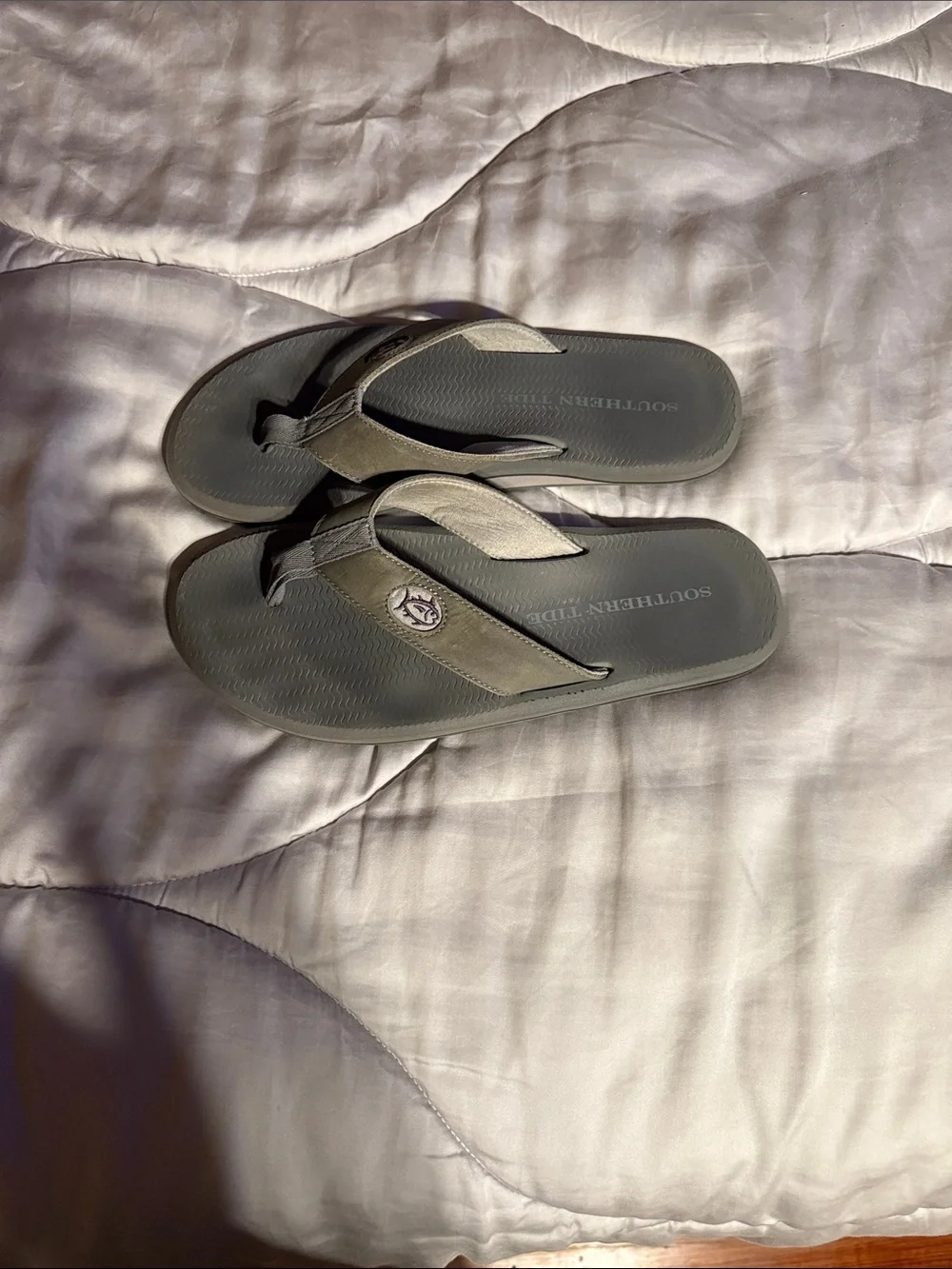 Southern Tide Gray Men’s Flip-Flop Sandals with Logo